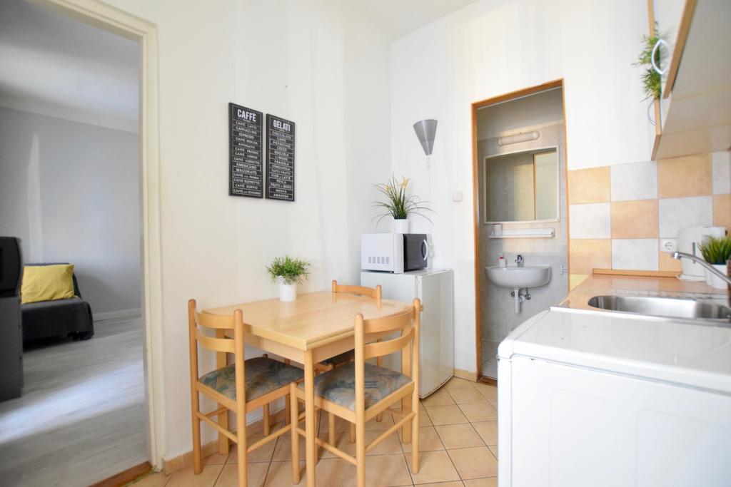 Budget Apartment By Hi5 - Oktober 6 Str 4 Budapest Exterior photo